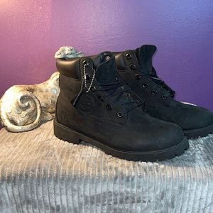 Black Timberlands (Size 7 in Boys)